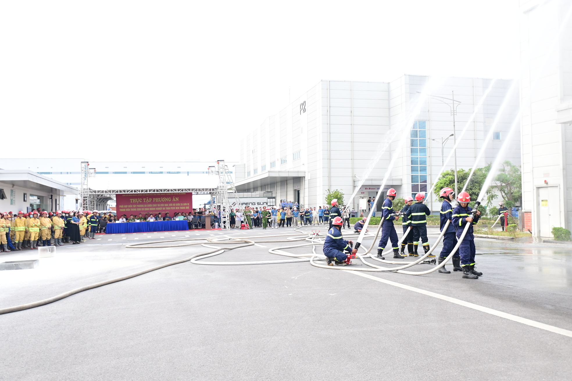 Cụm CQDN an toàn PCCC Tràng Duệ tham gia diễn tập phương án PCCC và CNCH phối hợp nhiều lực lượng